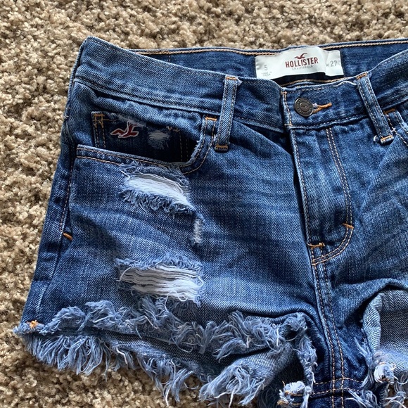 Hollister ripped Jean shorts - Picture 2 of 5